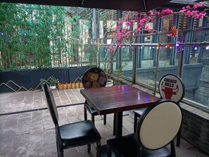 Terrace/patio - riverside youth hostel (Chongqing)