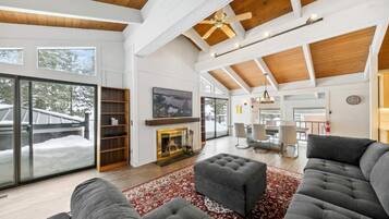 TV connectée, cheminée