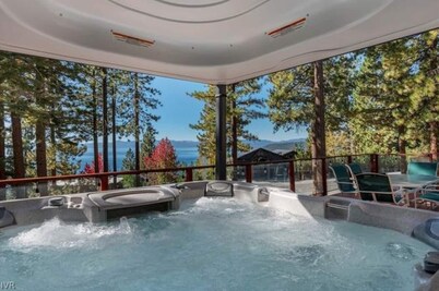 Lake View Treasure |  Luxury with Lake Views