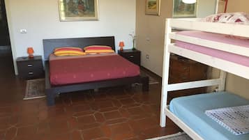 Quadrupla Deluxe, 1 camera da letto, non fumatori, vista giardino | Biancheria da letto di alta qualità, copriletto in piuma