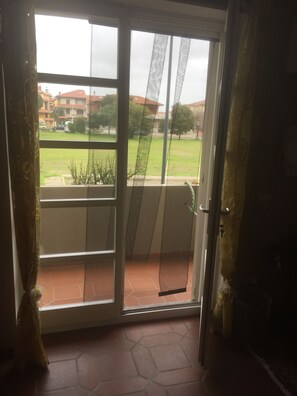 Deluxe-Vierbettzimmer, 1 Schlafzimmer, Nichtraucher, Gartenblick | Blick vom Balkon