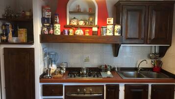 Tägliches inbegriffenes kontinentales Frühstück