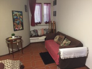 舒适三人房, 无烟房, 花园景观 | 高档床上用品、羽绒被、记忆海绵床垫、客房内保险箱