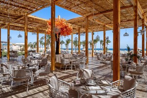 3 bares, 3 bares junto a la piscina, bar en la playa