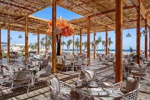 3 bars, 3 bars en bord de piscine, bar de plage