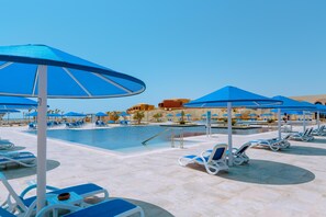 15 outdoor pools, pool umbrellas, pool loungers - Pickalbatros Villaggio Resort - Portofino Marsa Alam (Marsa Alam)