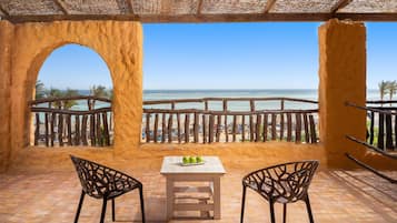 Minibar, coffres-forts dans les chambres, rideaux occultants