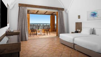 Superior Suite | Minibar, in-room safe, blackout curtains, free WiFi