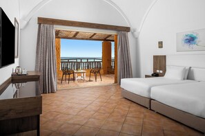 ميني بار وخزنة داخل الغرفة وستائر تعتيم وواي فاي مجانًا