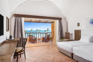 Minibar, caja de seguridad en la habitación y cortinas blackout 