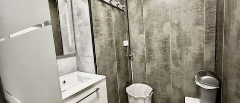 Shower, towels