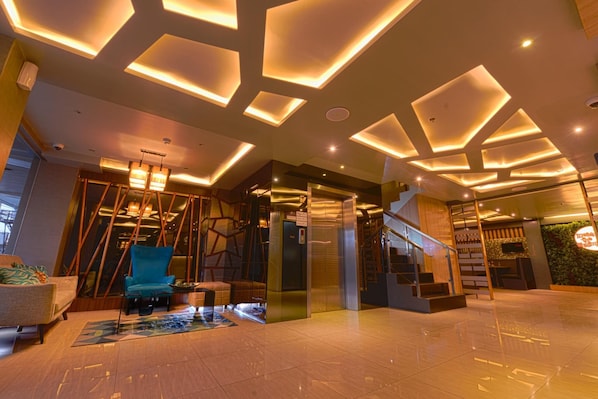 Premium bedding, in-room safe, desk, laptop workspace - Hotel Estrella (Tacloban)