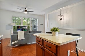 Interior - 8th #C xxxxxxxxxxxxx (Austin)