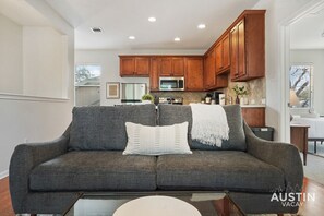 Smart TV, Netflix, Hulu, streaming services - 8th #C xxxxxxxxxxxxx (Austin)