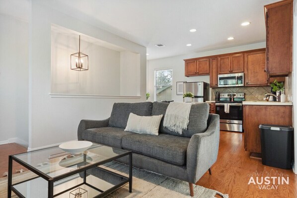 Smart TV, Netflix, Hulu, streaming services - 8th #C xxxxxxxxxxxxx (Austin)