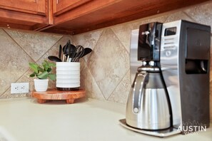 Interior - 8th #C xxxxxxxxxxxxx (Austin)