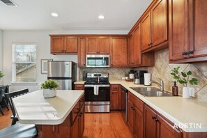 Fridge, microwave, oven, stovetop - 8th #C xxxxxxxxxxxxx (Austin)