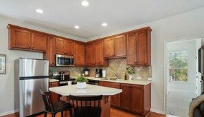 Fridge, microwave, oven, stovetop - 8th #C xxxxxxxxxxxxx (Austin)