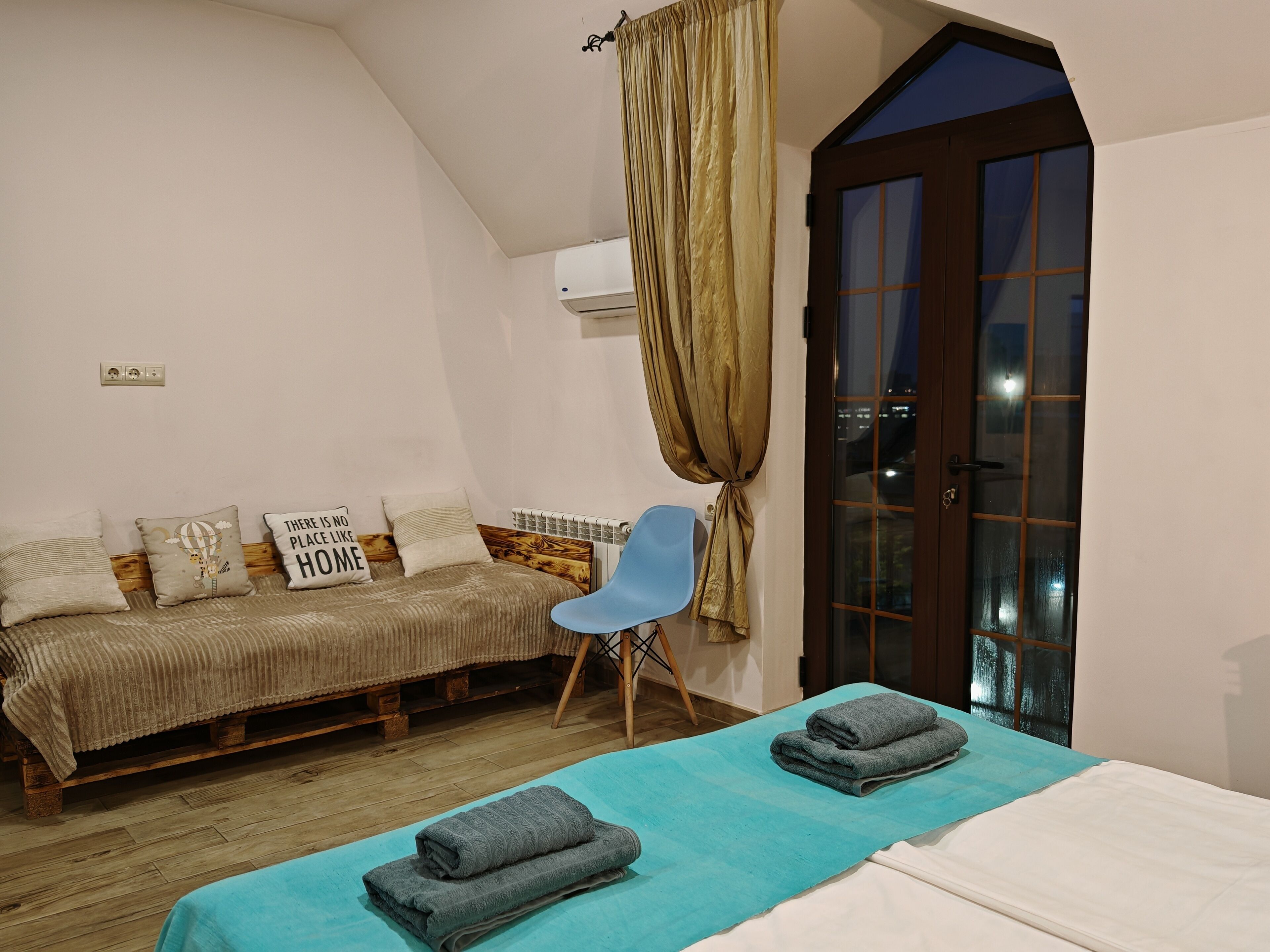 deluxe double room | 1 bedroom, premium bedding, desk, laptop workspace