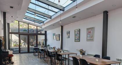 Blur Inn Gallery Hotel