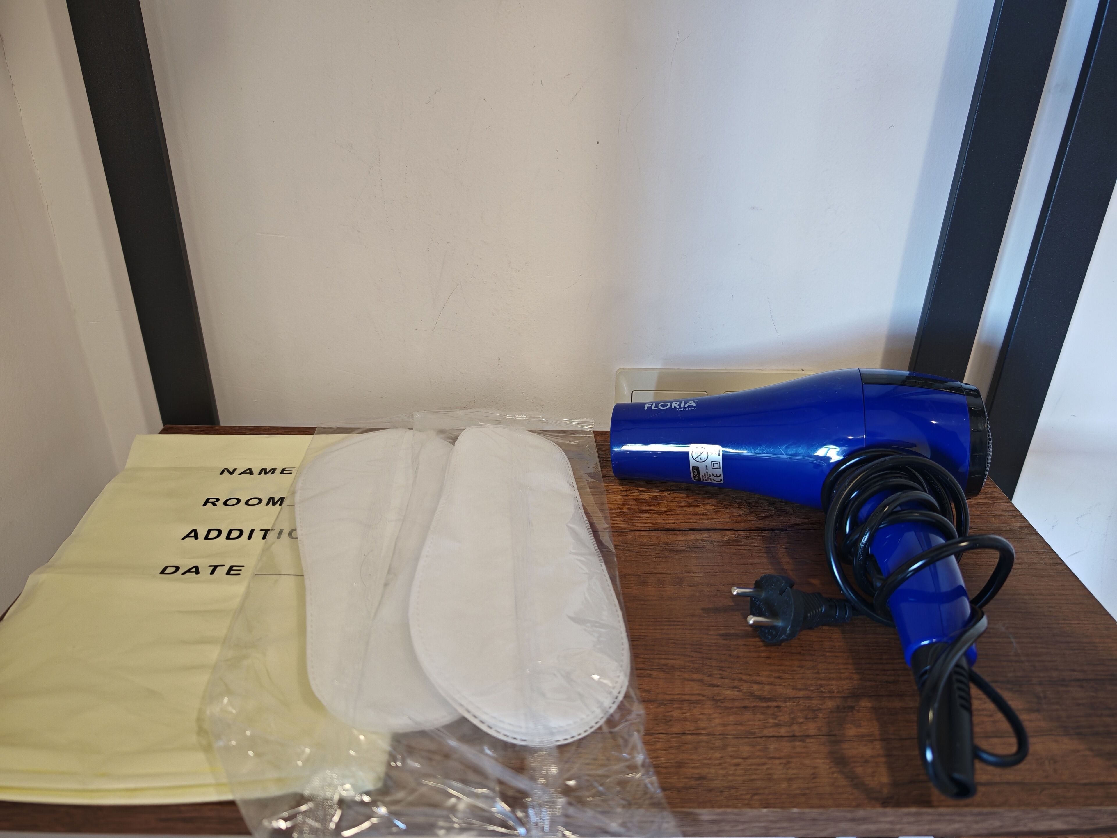 1 bedroom, premium bedding, desk, laptop workspace