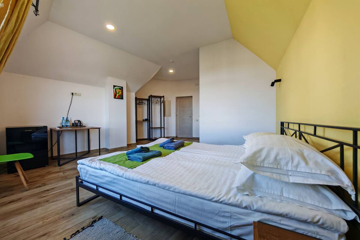 deluxe double room | 1 bedroom, premium bedding, desk, laptop workspace