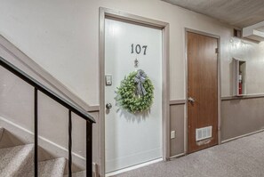 Interior - Mellow in Mission: 1bed/1bath (Mission)