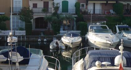 Port Grimaud - Studio Cab 4 person - Harbor view - access to St Tropez by sea.