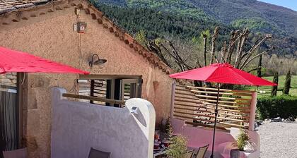 Gîte de la Méouge estate with swimming pool and direct access to the Méouge river