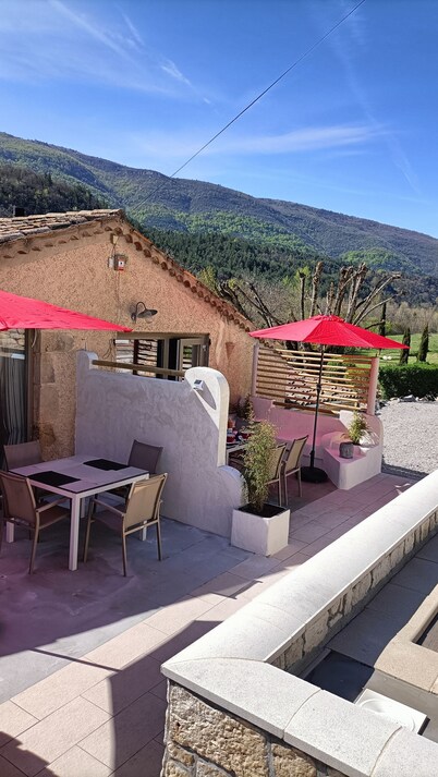 Gîte de la Méouge estate with swimming pool and direct access to the Méouge river