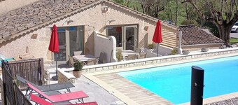 Gîte de la Méouge, 2 pers. swimming pool, direct access to the river La Méouge