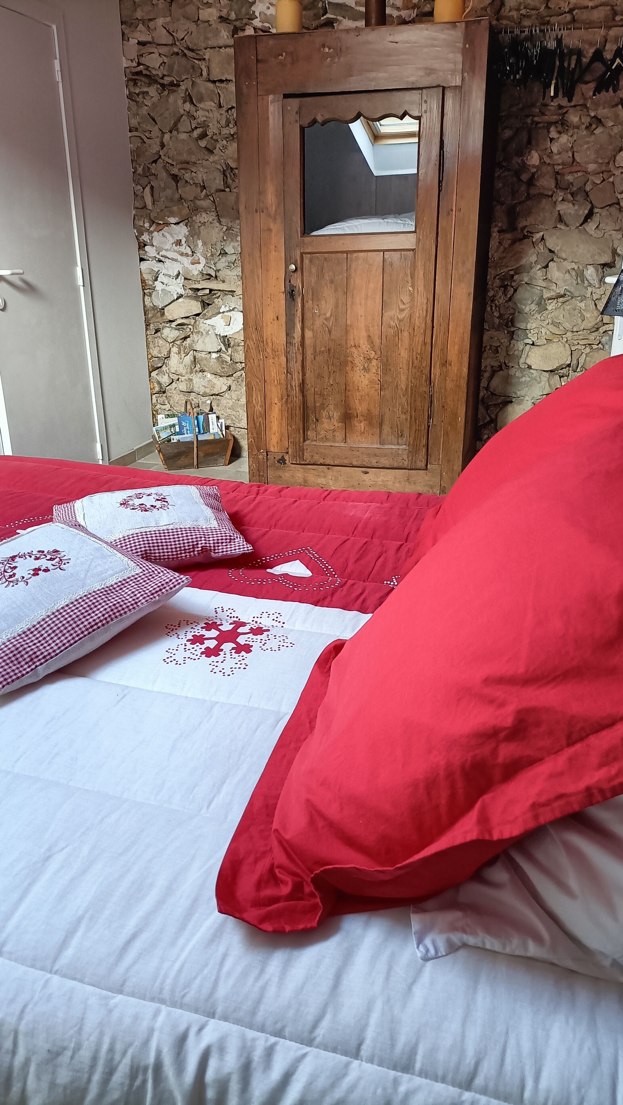 1 chambre, lit parapluie, Wi-Fi gratuit, draps fournis