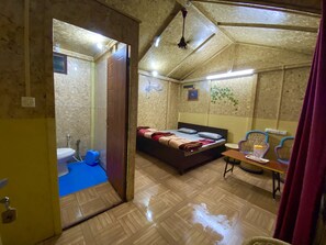 5 bedrooms, WiFi, bed sheets
