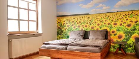 1 bedroom, desk, WiFi, bed sheets
