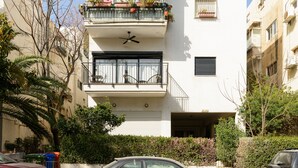 Front of property - New Design & Sunny Balcony in TLV Center (Tel Aviv)