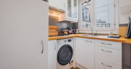 luxury one bedroom with eiffel tower view