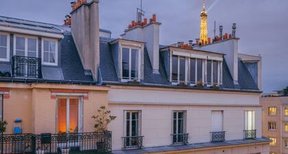 luxury one bedroom with eiffel tower view