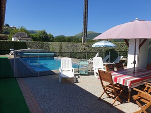 Outdoor pool, a heated pool - Charming villa in the heart of the Basque Country (Pagolle)