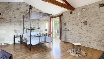 5 bedrooms, WiFi
