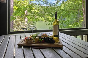 Dining - Cherry Lake Hideaway- pet friendly, lake- front, canoe, hot tub, firepit WiFi (Blue Ridge)