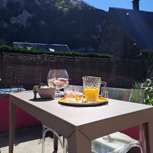 decorator's dUplex in authentic natural surroundings