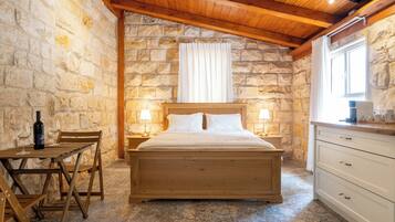 1 dormitorio, minibar, decoración individual y mobiliario individual