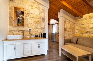 高级房, 阳台 | 私人厨房 | 迷你冰箱、意式浓缩咖啡机、茶具/咖啡用具、电热水壶