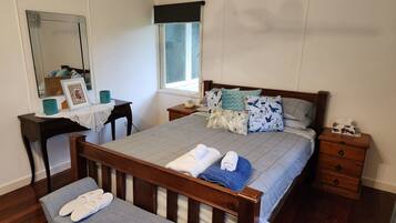 3 bedrooms, iron/ironing board, travel cot, free WiFi