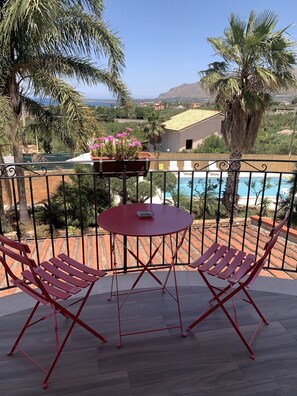 Outdoor dining - Cozy facility with pool - 5 minutes from the beach! (Sicilia)