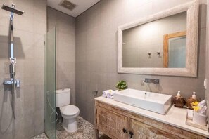 Villa Luxury | Bagno | Doccia, set di cortesia gratuito, asciugacapelli, asciugamani