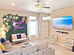 Smart TV, DVD player, books, stereo