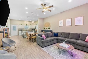 Smart TV, DVD player, books, stereo