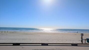 Beach nearby, sun loungers, beach towels
