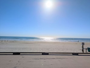 Beach nearby, sun loungers, beach towels